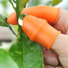 Thumb Knife Cutter  Smart Tool for Quick & Safe Harvesting